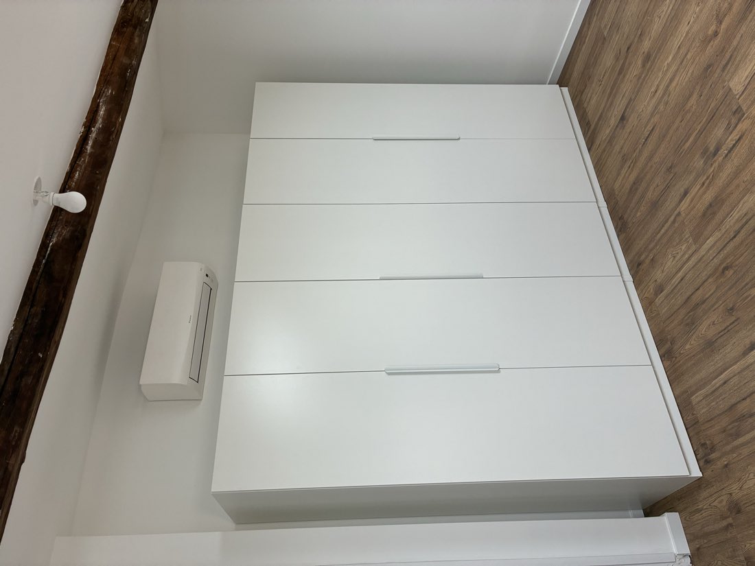 Armoire-penderie montée